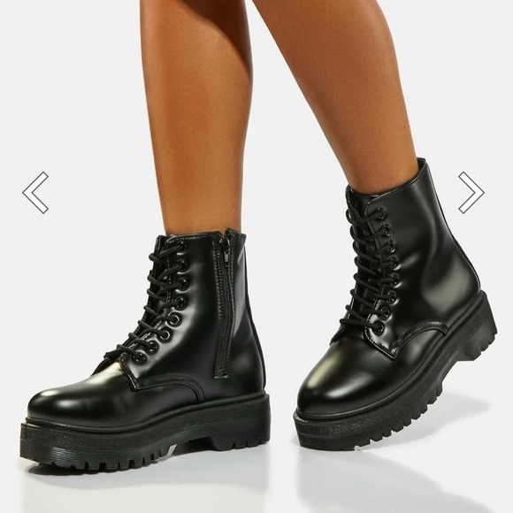 Qupid Shoes - Qupid Women's Chunky Lace Up Combat Black Leather Boots Size 8 NWT